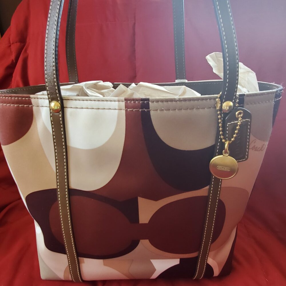 Coach Large Signature Sateen Multicolor Tote (C0768-11116) - Picture 2 of 12